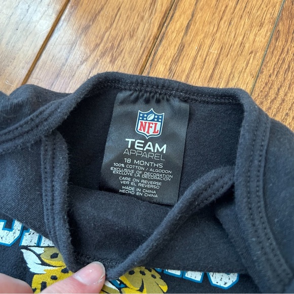 NFL Jacksonville Jaguars Onesies 2-Pack 18 Month - Picture 6 of 6